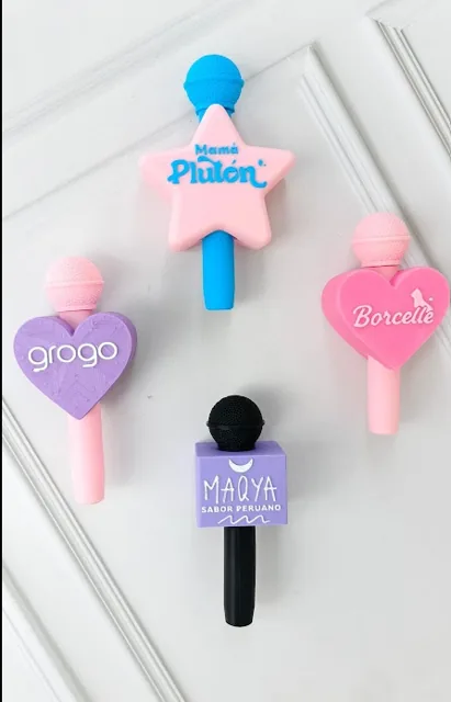 Adaptadores personalizados en forma de estrella, corazones y cuadrado en colores rosado, celeste y lila